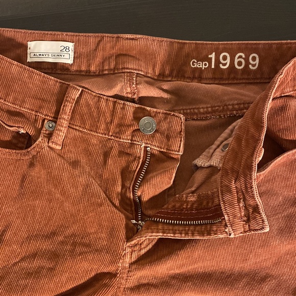 Gap corduroy pants rust color - Picture 3 of 7